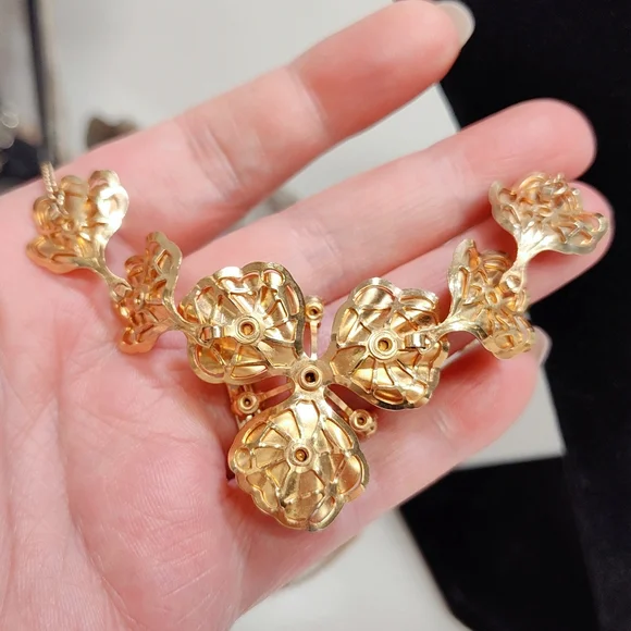 1940's Bugbee & Niles Gold Tone Atomic Starburst Floral Shell Petal Necklace - Picture 4 of 13